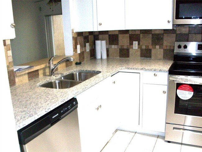 Building Photo - 495 Las Cortes Ln