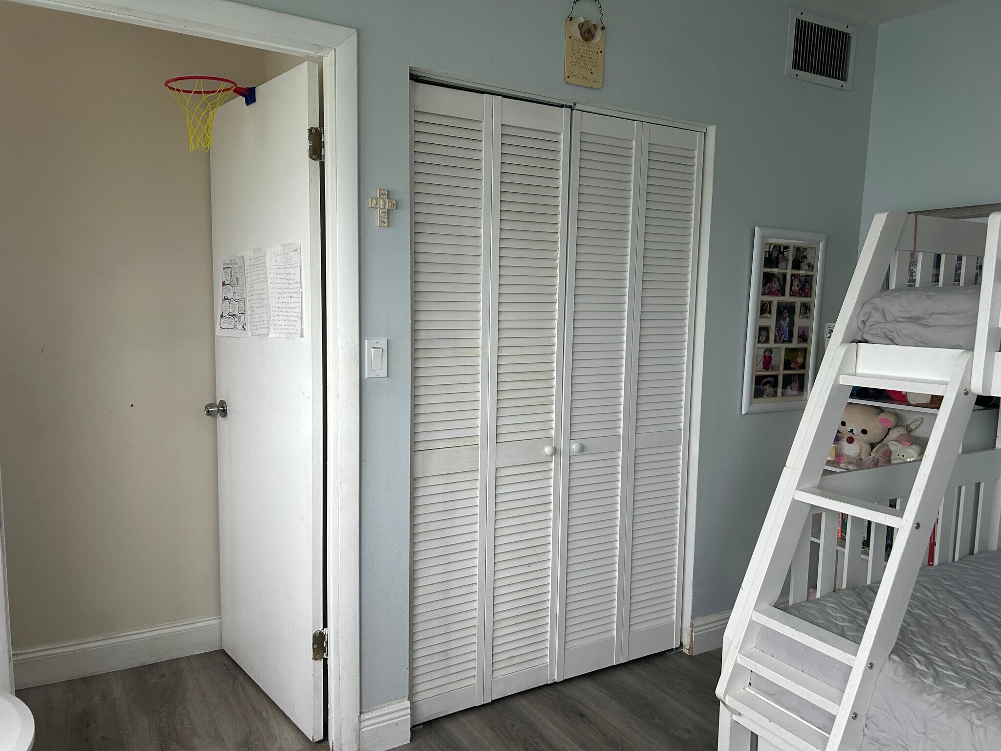 Building Photo - 905 Brickell Bay Dr