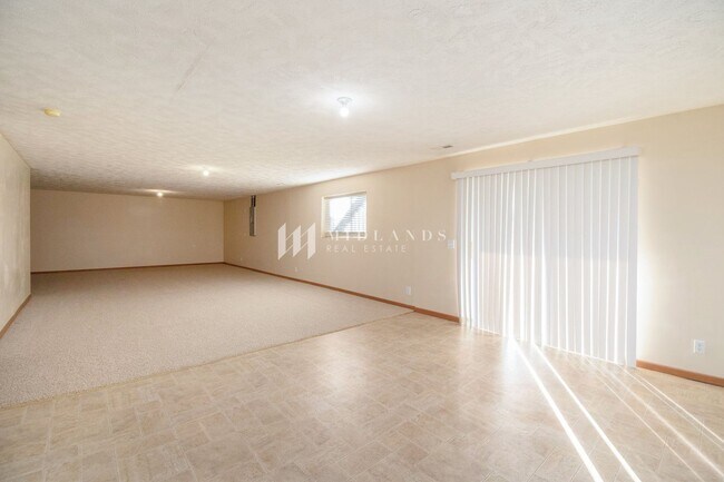 Building Photo - 14002 Kelly Dr