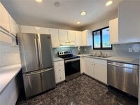 Building Photo - 3525 SW 92nd Ave