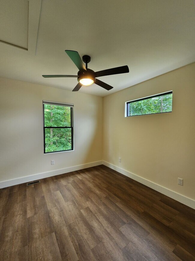 Building Photo - Swannanoa Rental