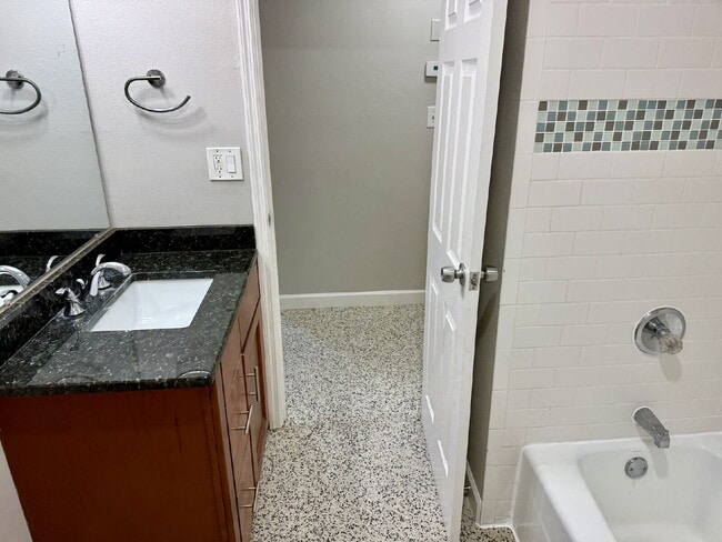 Building Photo - Single Family Home in South Tampa