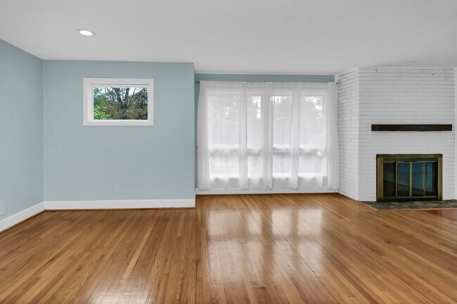 Building Photo - Prime Location! Beautiful Home Only Minutes to The Vista & Downtown