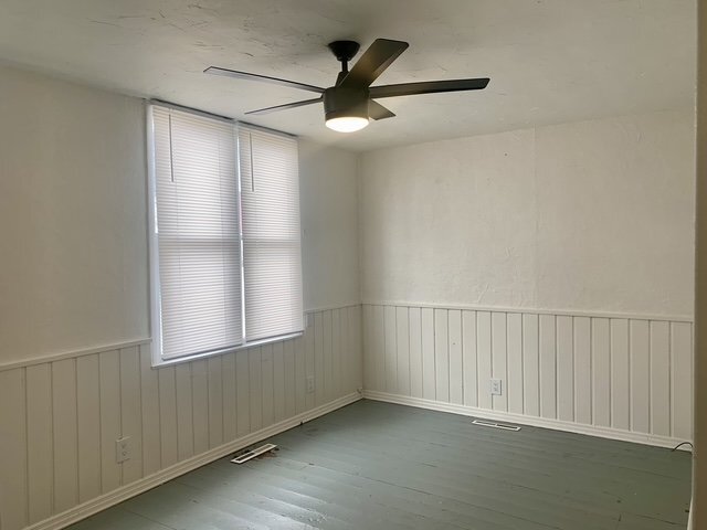 Building Photo - 108 W Gold St