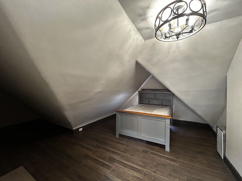 extra bedroom - 2203 Kemper Ln