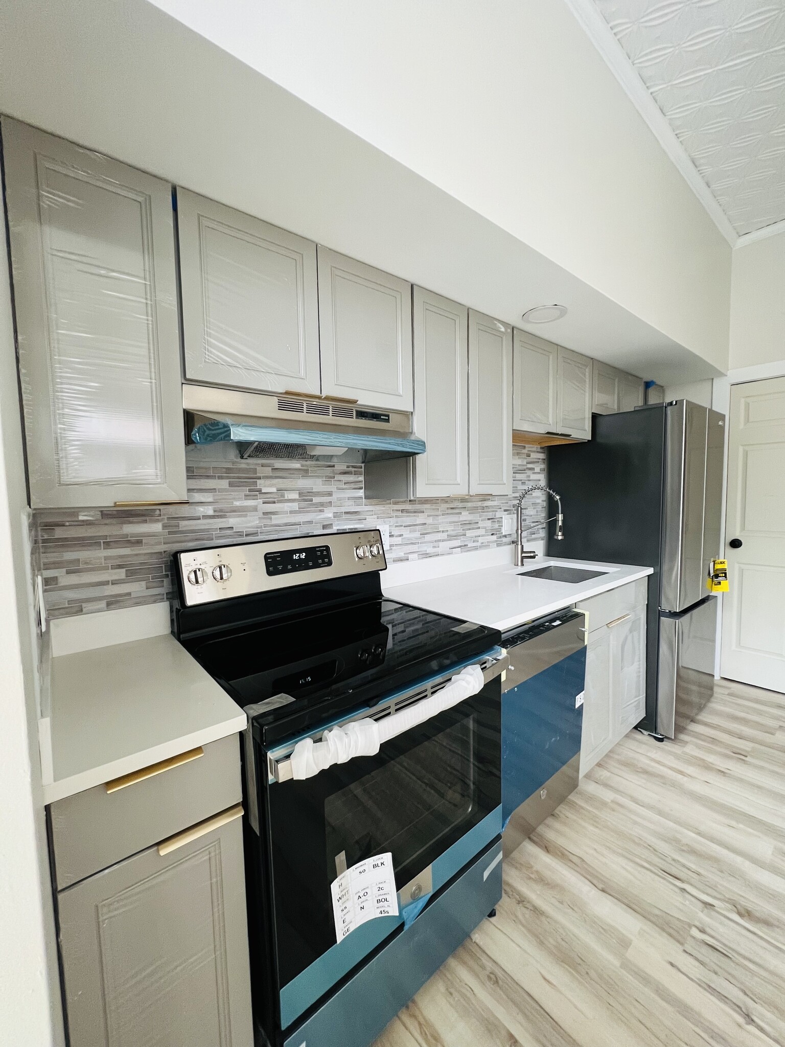 Kitchen - 456 Bingaman St