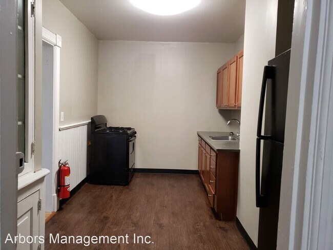 Building Photo - 3 br, 1 bath House - 32 Kenwood Avenue