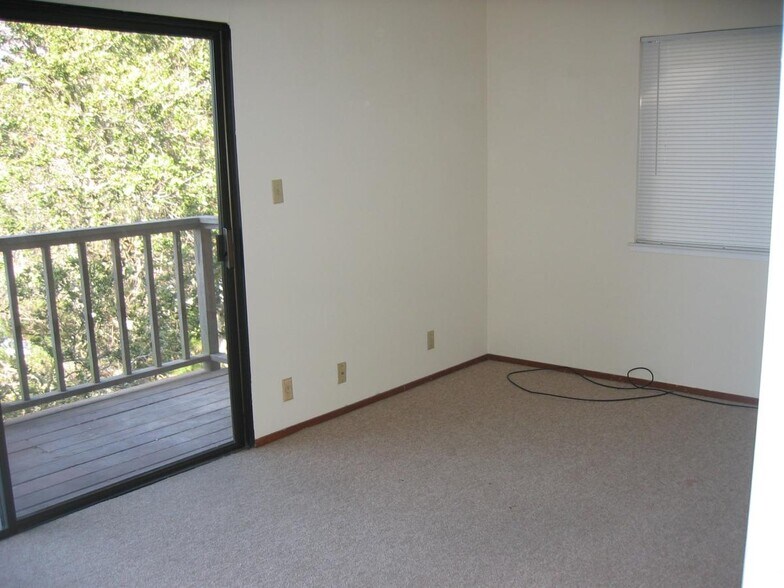 Building Photo - 525 Jackson St