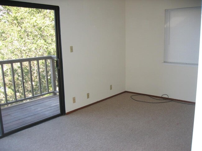 Building Photo - 525 Jackson St