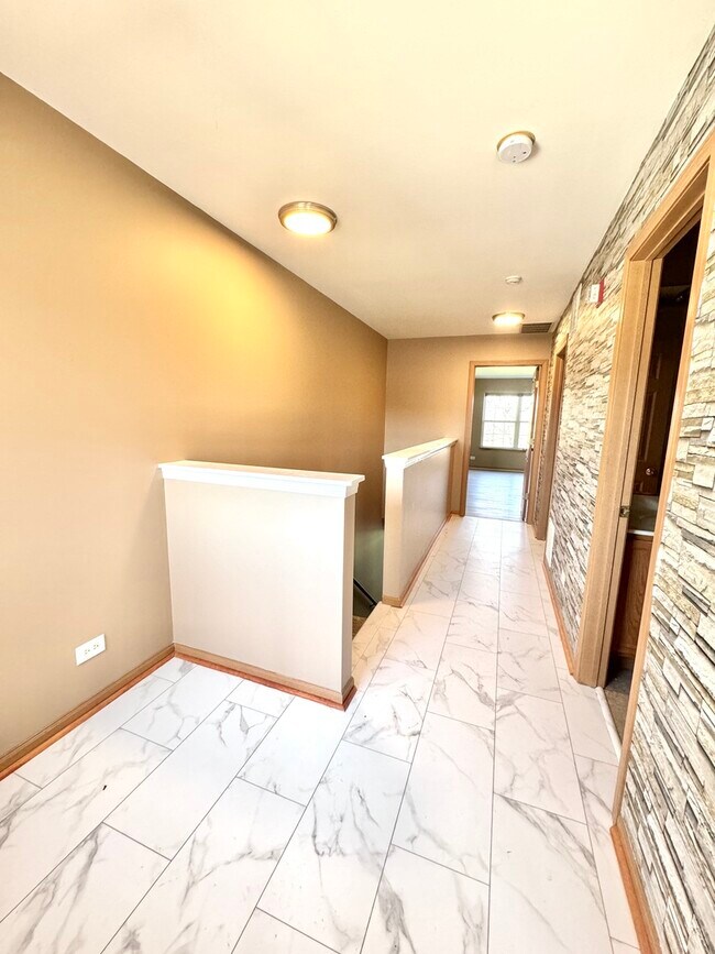 Building Photo - 812 Genesee Dr