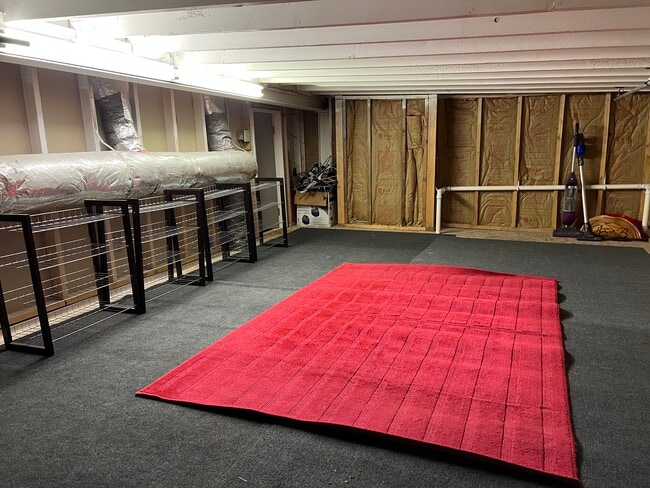 Closet - 59 E 8th St