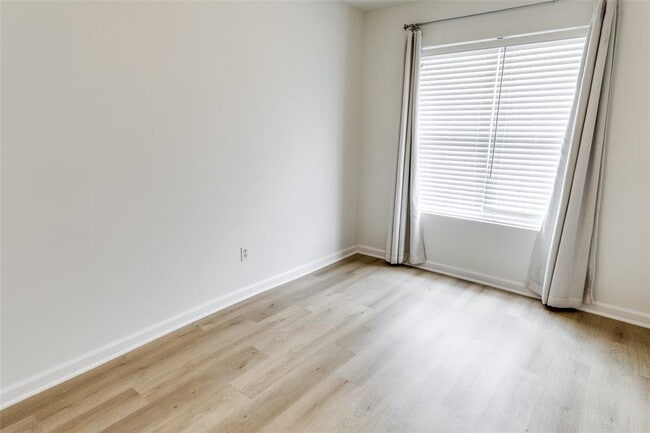 Building Photo - 1802 Harvey St