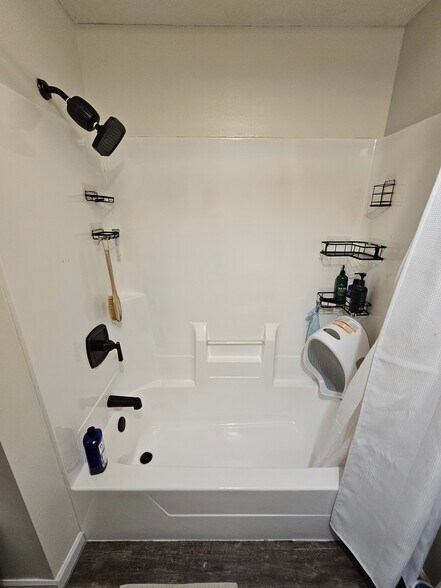 Bath Tub - 332 E Main St