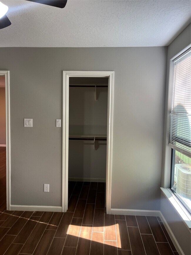 Building Photo - 18222 Bonnie Alice Dr