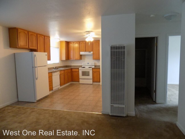 Building Photo - 111 N Walnut Ave