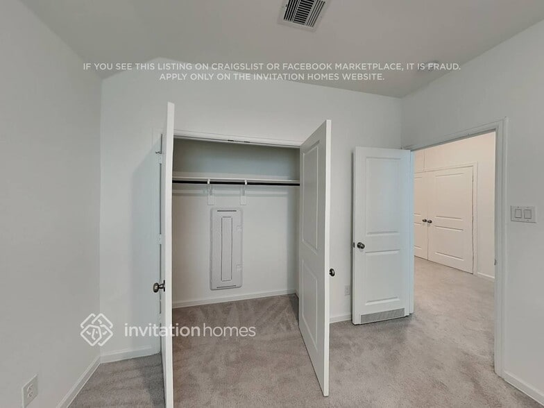 Building Photo - 4022 Champlain Wy