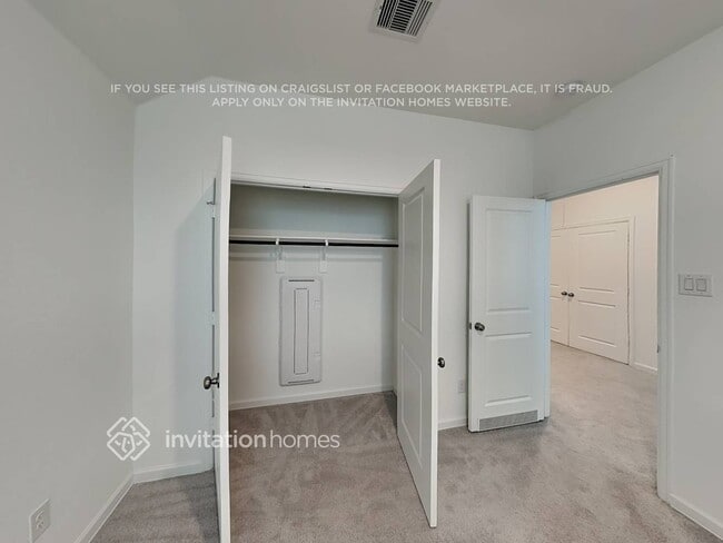 Building Photo - 4022 Champlain Wy