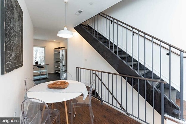 Building Photo - 1005 New Market St