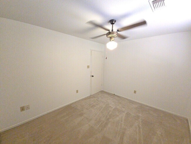 Building Photo - 25 N Mossrock Rd