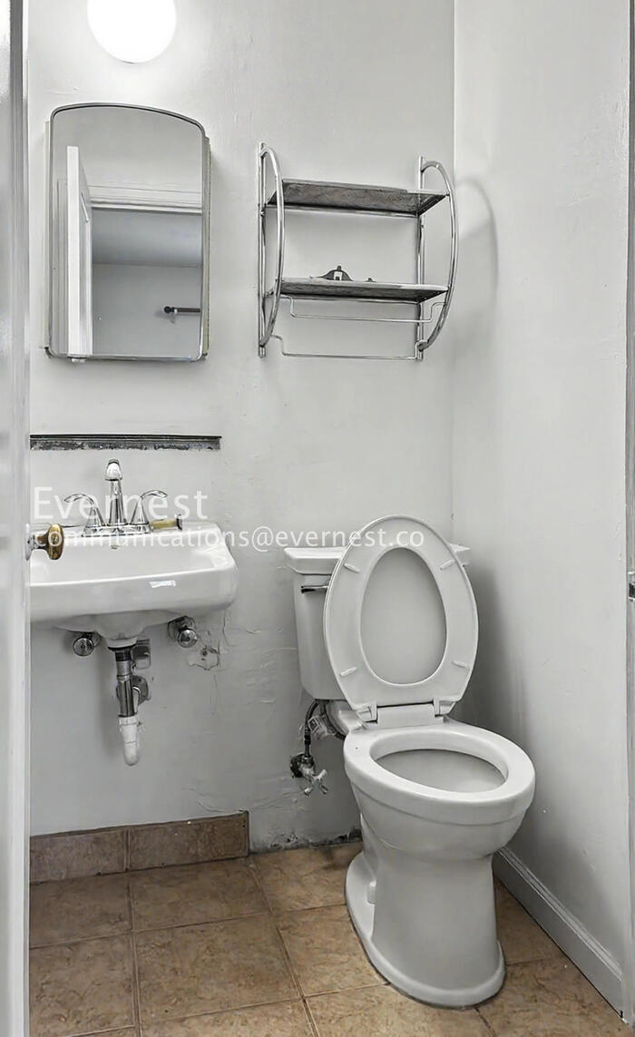 Building Photo - 135 Mathews St