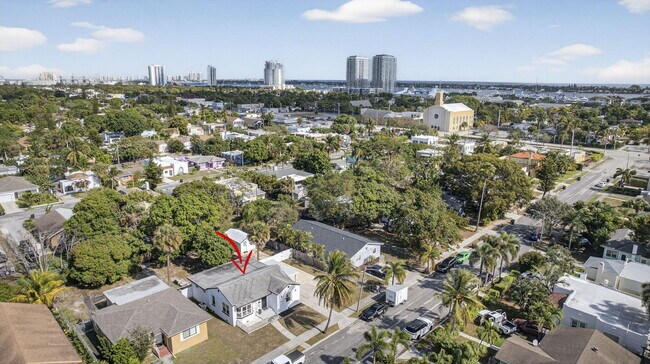 Building Photo - 701 37th St