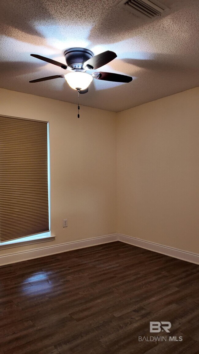 Building Photo - 8551 Southwood Ct