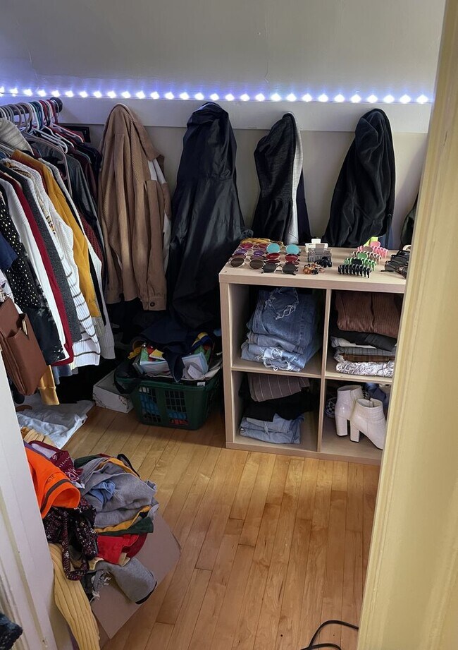 Building Photo - 3114 N Newhall St