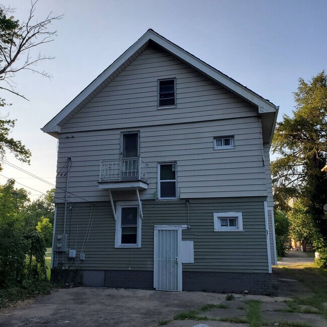 Building Photo - 12098 Chesterfield Ave