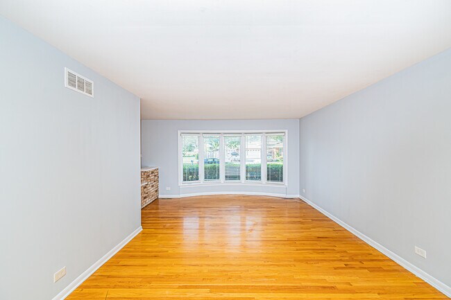 Building Photo - 1767 E Cree Ln