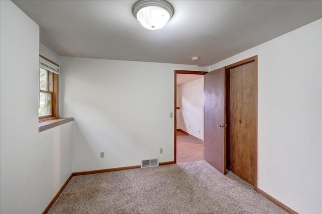 Building Photo - 1329/1331 S Thompson Dr