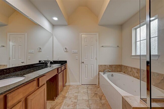 Building Photo - 3216 Clearview Cir