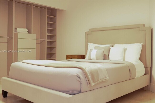 Building Photo - 290 NW 125th Ave