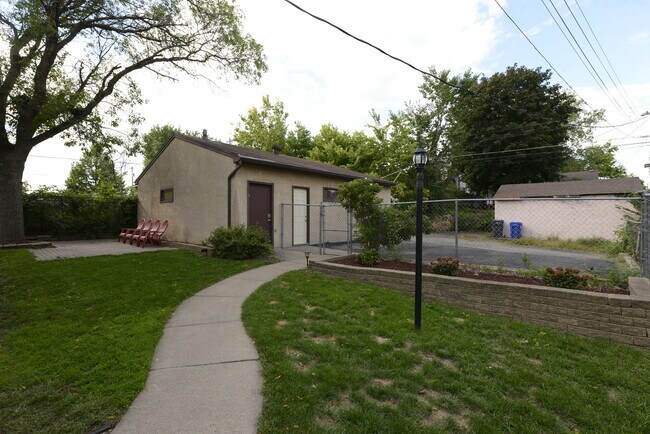 Building Photo - 707 Orange Ave E