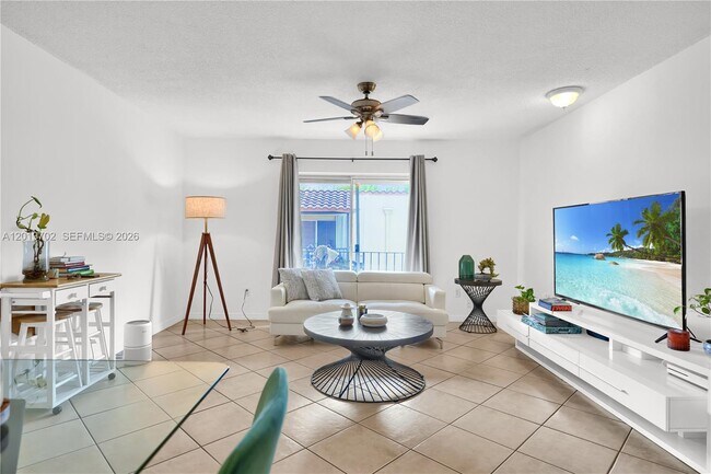 Building Photo - 10786 N Kendall Dr
