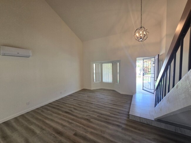 Building Photo - San Carlos - Cul-de-sac Location - Master ...