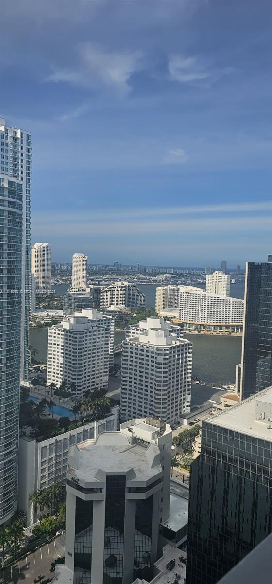 Building Photo - 1060 Brickell Ave