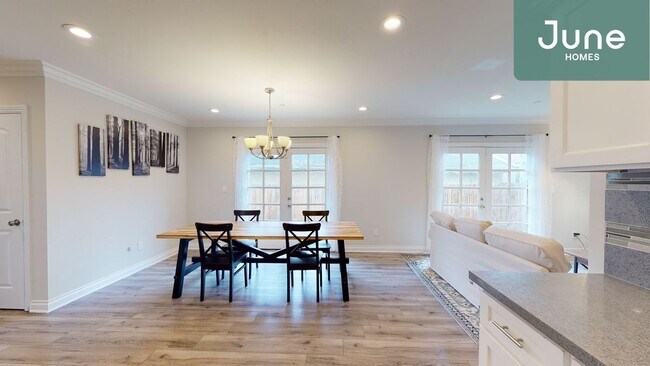 Building Photo - ROOM ONLY in 4-bed/3.0-bath Home