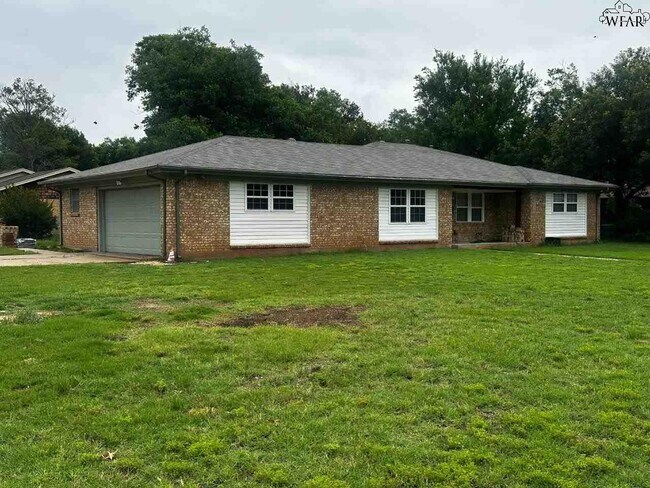Primary Photo - 2501 N Leighton Cir