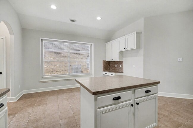 Building Photo - 809 Hallmark Oak St