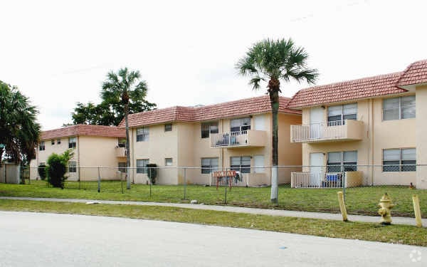 Building Photo - Royal Palm Apartments