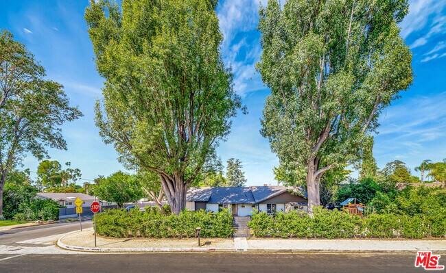 Building Photo - 19841 Henshaw St