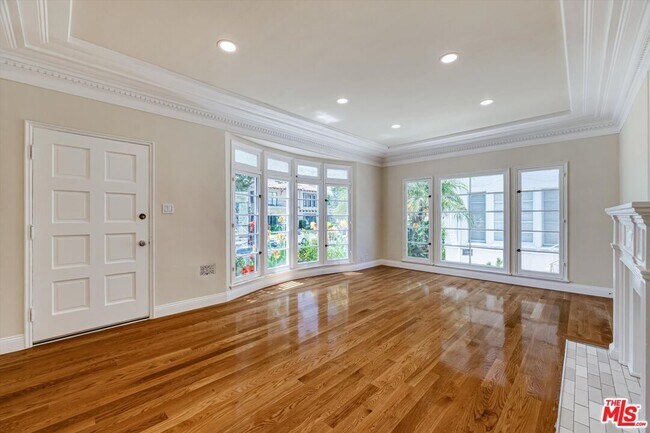 Building Photo - 9945 Robbins Dr