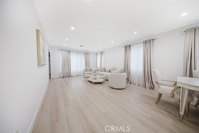 Building Photo - 7306 Farmdale Ave