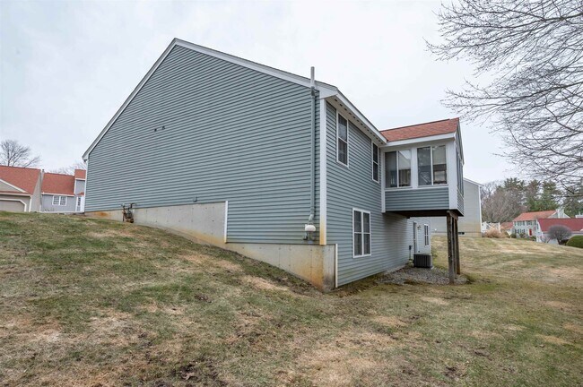 Building Photo - 4 Myopia Ln