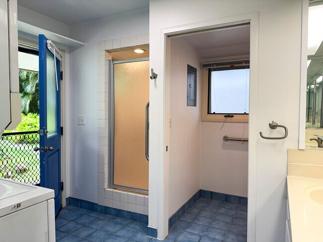 Building Photo - Available Now! Maunawili neighborhood - Adorable 2 bedroom cottage