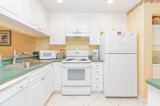 Building Photo - 353 S US Hwy 1