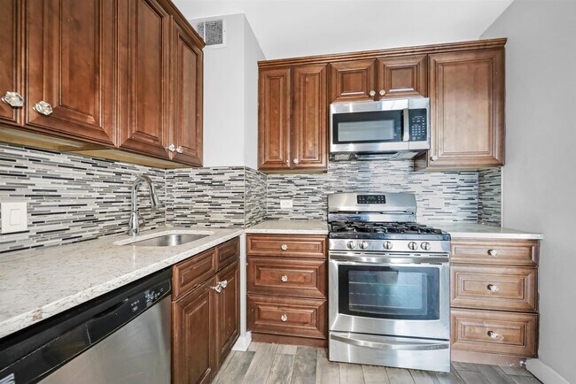 Building Photo - 45 River Dr S