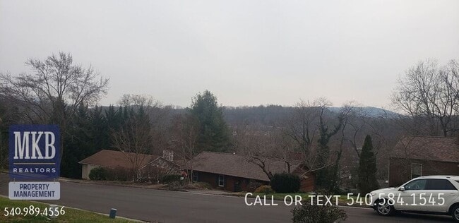 Building Photo - 3123 Glenmont Dr