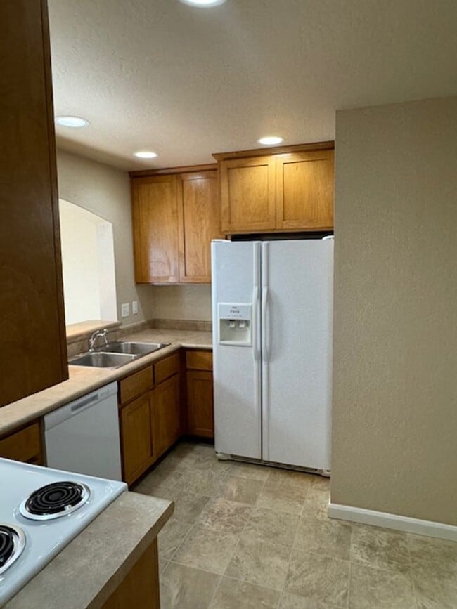 Building Photo - COME HOME TO COMFORT TO THIS 3 BEDROOM HOM...