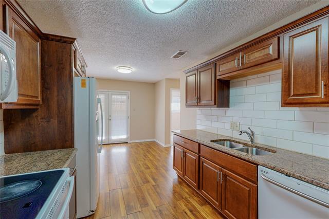 Building Photo - 1912 N Irving Heights Dr